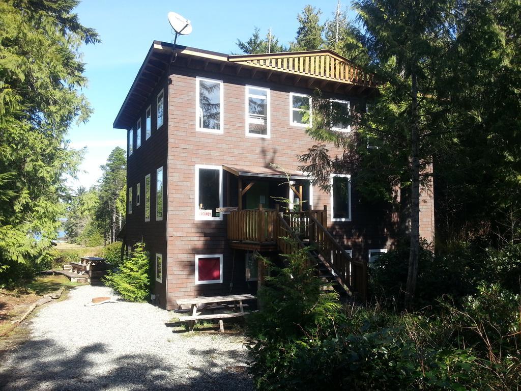 C&N Backpackers - Ucluelet Hostel Exterior photo